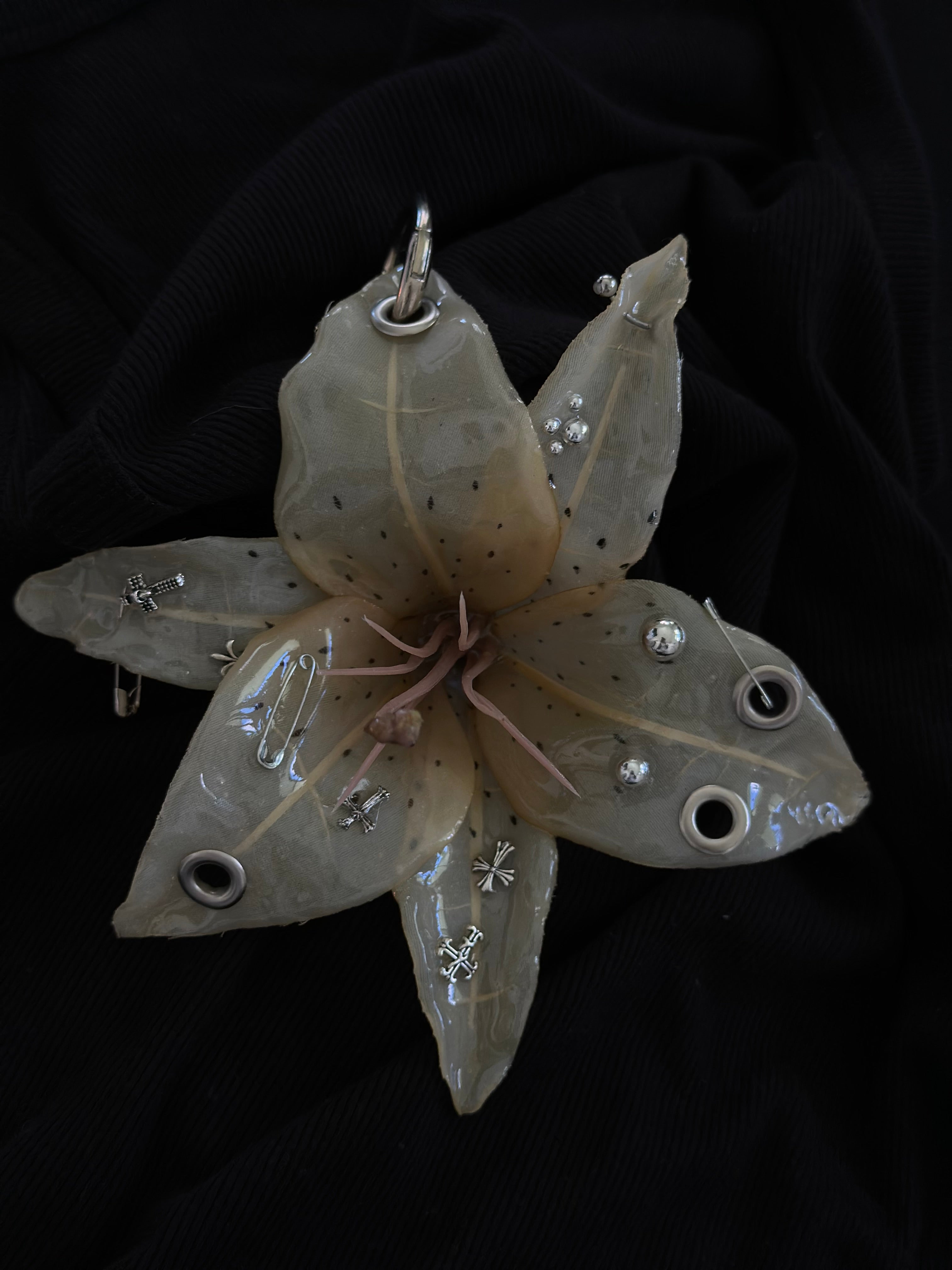 Beige  Pierced Lily